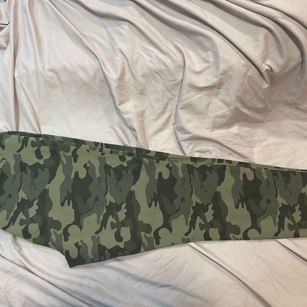 Old Navy Olive Camouflage Leggings